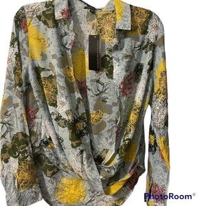 Floral  signature studio blouse never worn in size S